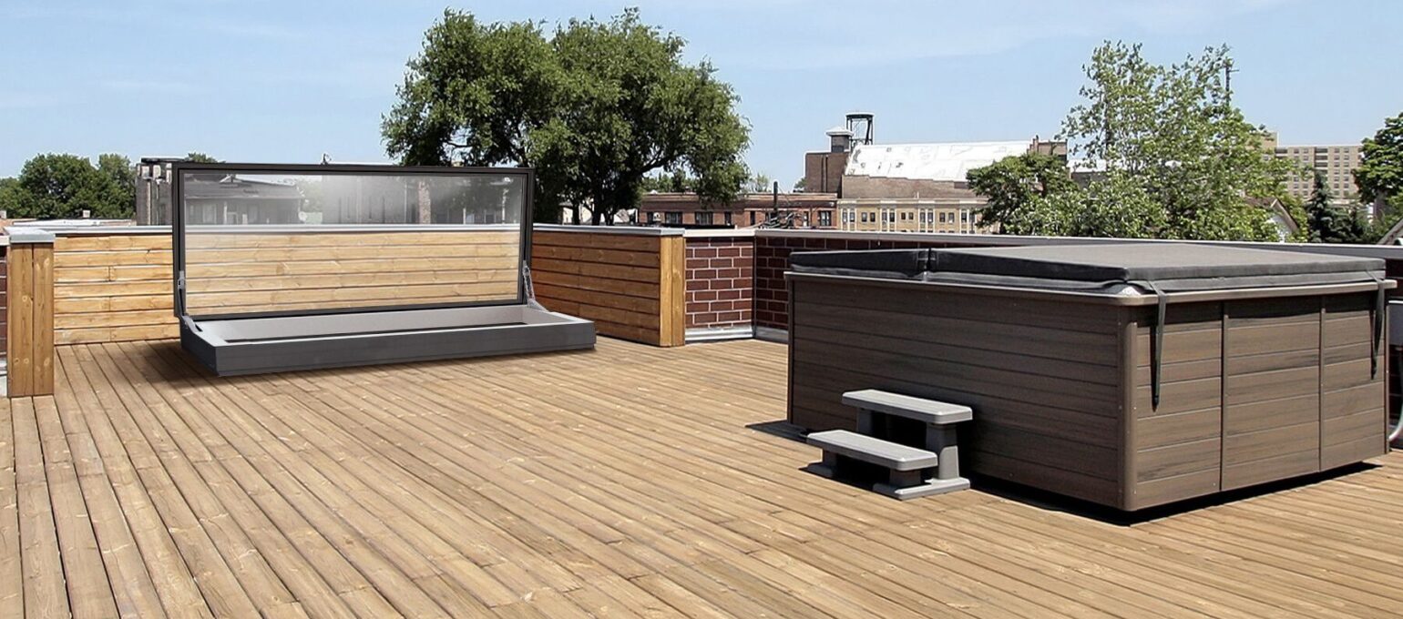 Elektrisch dakluik op dakterras met jacuzzi