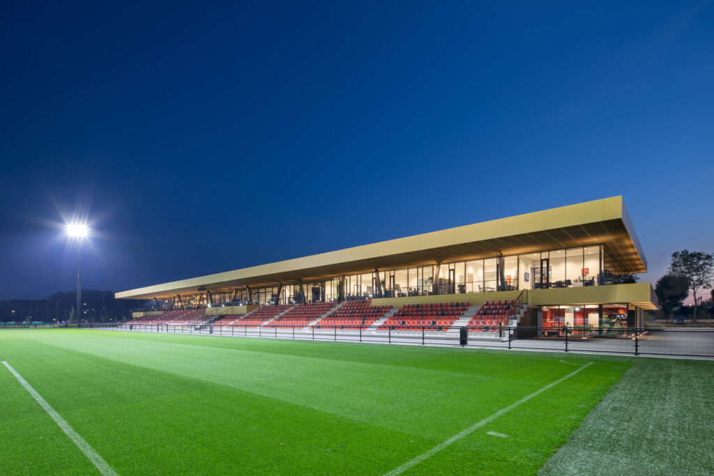 Rond dakraam Feijenoord - clubgebouw