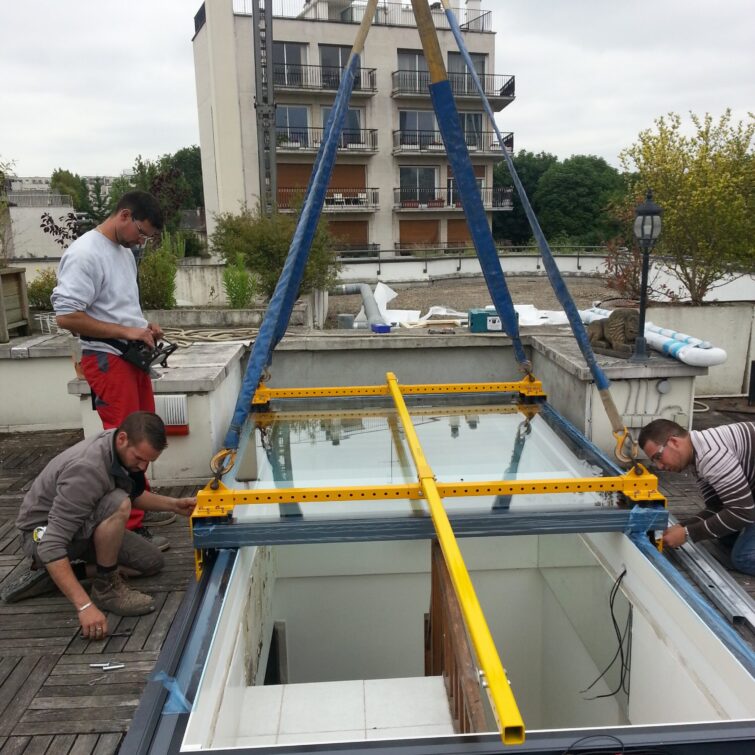 Sliding over Fixed installatie met hijsframe